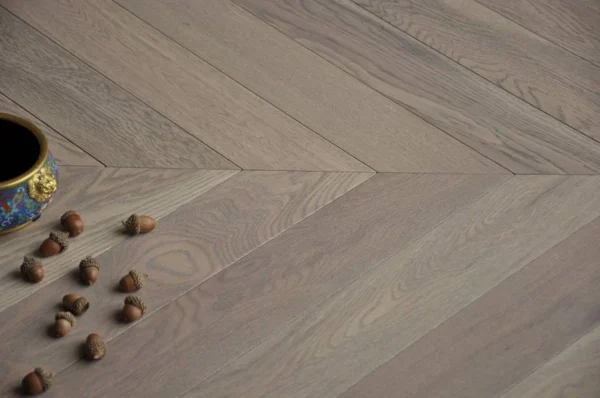 Light grey color herringbone oak flooring parquet chevron wood flooring herringbone hardwood flooring - Image 2