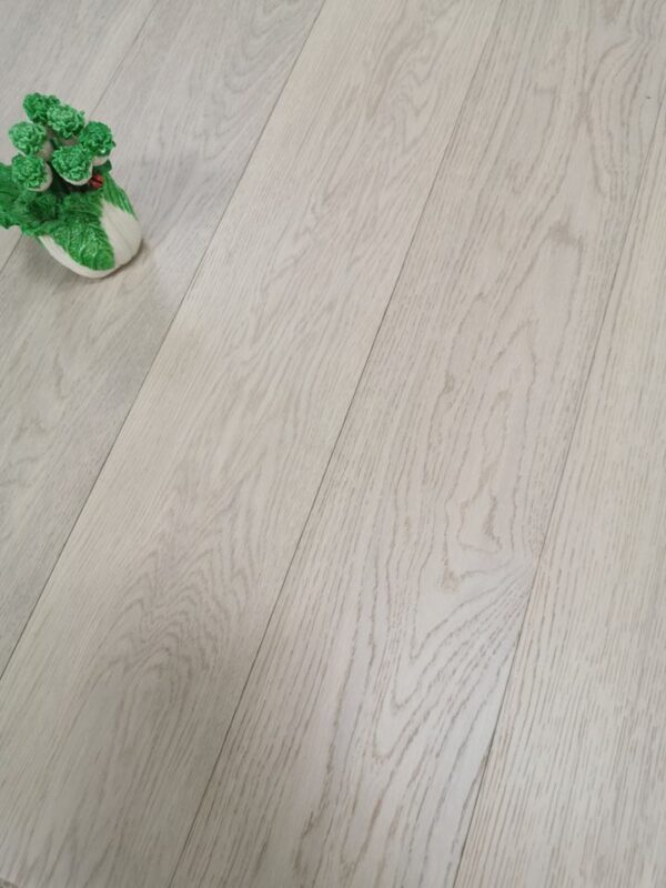 Light Brushed UV Lacquered Oak Engineered Wood Flooring For Residential - Image 2