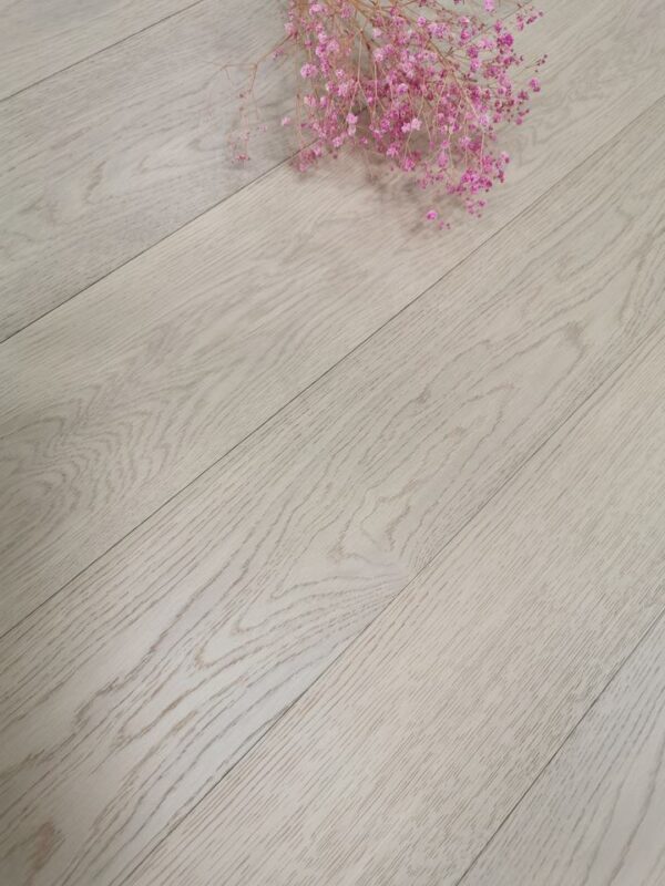 Light Brushed UV Lacquered Oak Engineered Wood Flooring For Residential - Image 5
